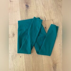 Lululemon Leggings Wunder Train High Rise 25”- Women’s size 2